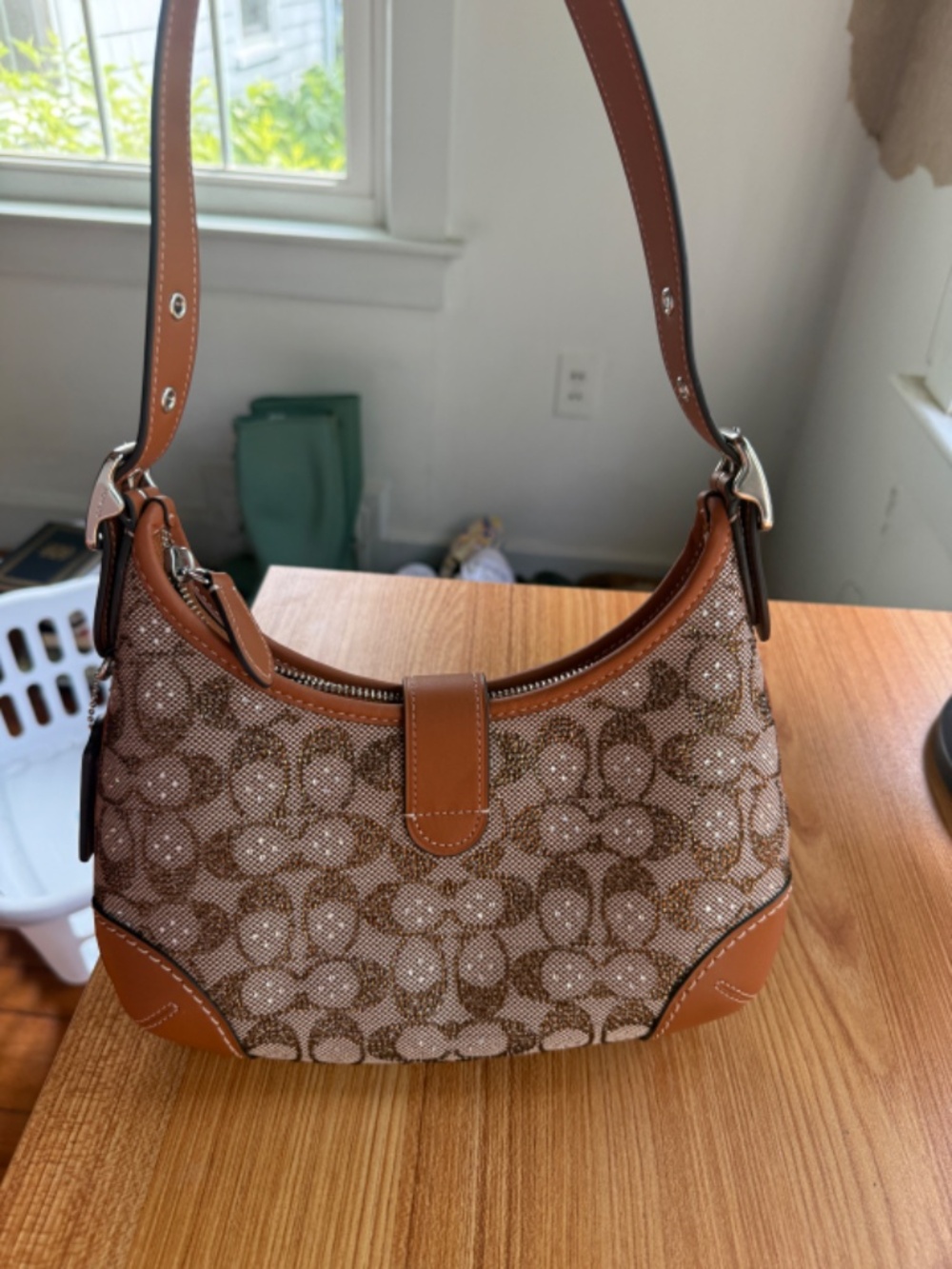 Coach Hamptons Hobo Bag in Signature Crystal Jacquard - Picture 3 of 9